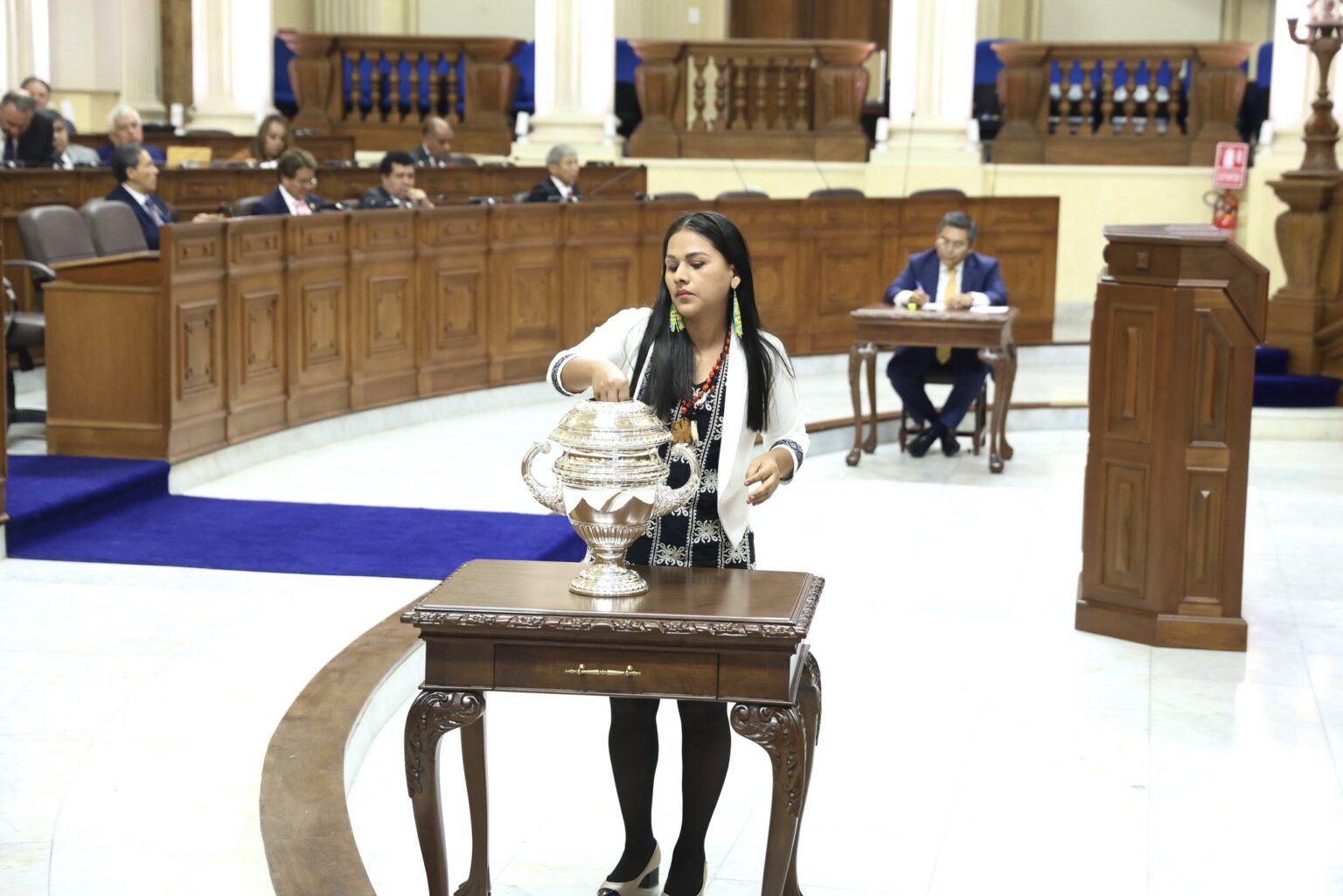 Silvana Robles rechaza acusaciones de traición: «Jamás habría votado para que el fujimorismo presida la Mesa Directiva del Senado»