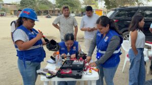 Mujeres Electricistas brindan servicio técnico a vecinos de Veintiséis de Octubre en jornada comunitaria