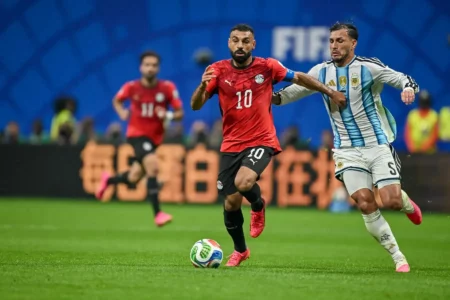 Empresario emiratí regalará autos a la selección de Egipto tras su actuación en el Mundial Empresario emiratí regalará autos a la selección de Egipto tras su actuación en el Mundial