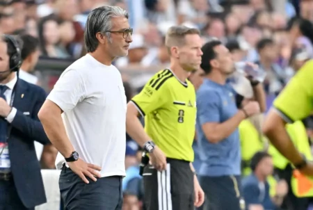 Técnico de Suiza cuestiona al árbitro y al VAR tras la derrota ante Argentina Técnico de Suiza cuestiona al árbitro y al VAR tras la derrota ante Argentina