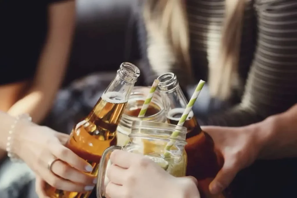 Adolescentes mujeres superan a los varones en consumo de alcohol en Perú