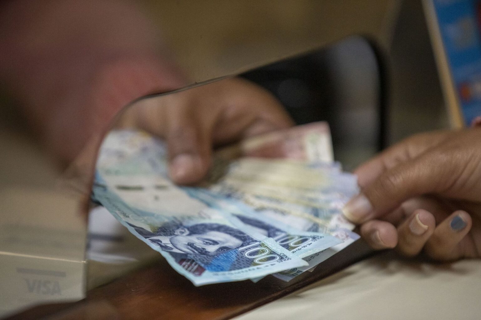 Trabajadores CAS recibirán gratificación y CTS de manera progresiva, afirma el MEF