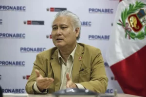 Pronabec advierte que más de 5,000 becarios repiten cursos y elevan el costo del programa Pronabec advierte que más de 5,000 becarios repiten cursos y elevan el costo del programa