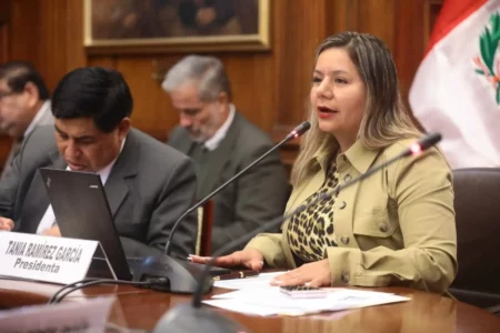 Cuestionan designación de Tania Ramírez en la Derrama Magisterial
