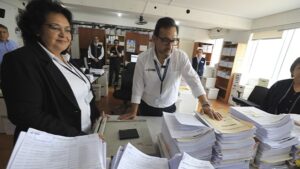 Ministro de Salud cuestiona procesos manuales en el Minsa: «Estamos encontrando un ministerio que tecnológicamente está en el año 95»
