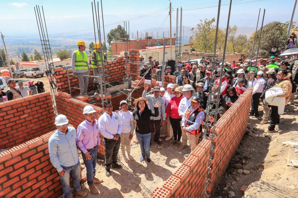 Gobierno anuncia viviendas y módulos escolares para afectados por sismo en Junín