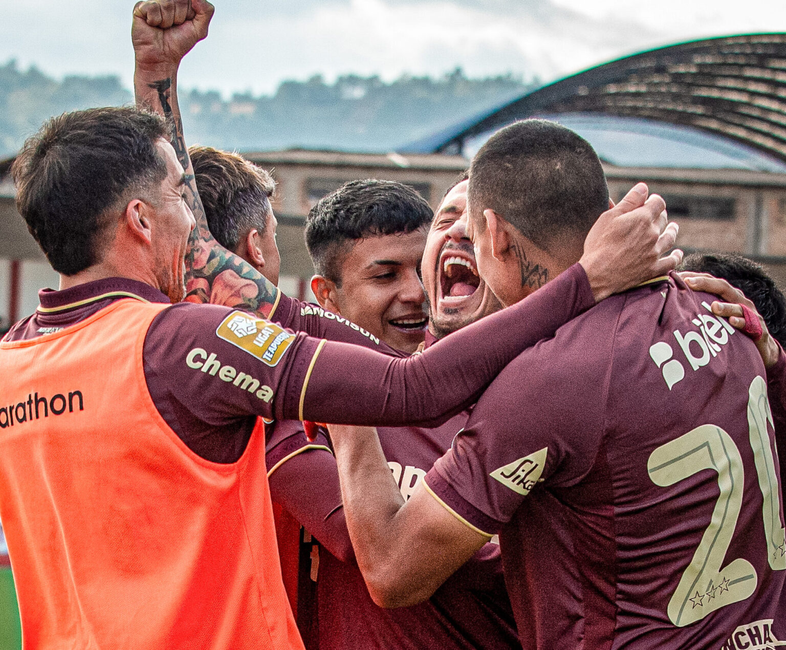 Universitario vence 3-2 a FC Cajamarca y se mete en la pelea por el liderato del Clausura