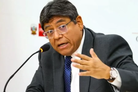MEF anuncia aumento del sueldo mínimo a S/ 1,300 en dos etapas