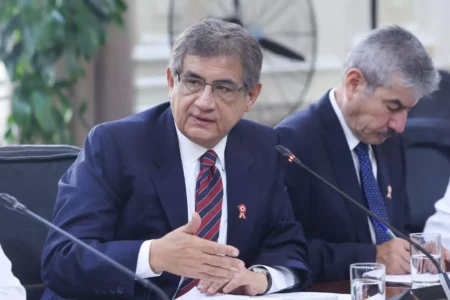 Ministro de Trabajo anuncia mejora de EsSalud y cambios en su gestión Ministro de Trabajo anuncia mejora de EsSalud y cambios en su gestión