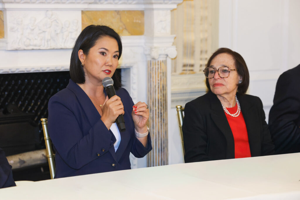 Keiko Fujimori presenta cartera de proyectos para atraer inversión privada al Perú
