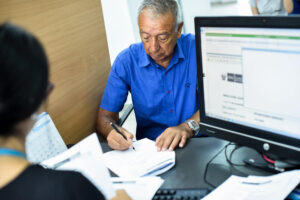OSIPTEL explica cómo reclamar cobros indebidos en recibos de telecomunicaciones