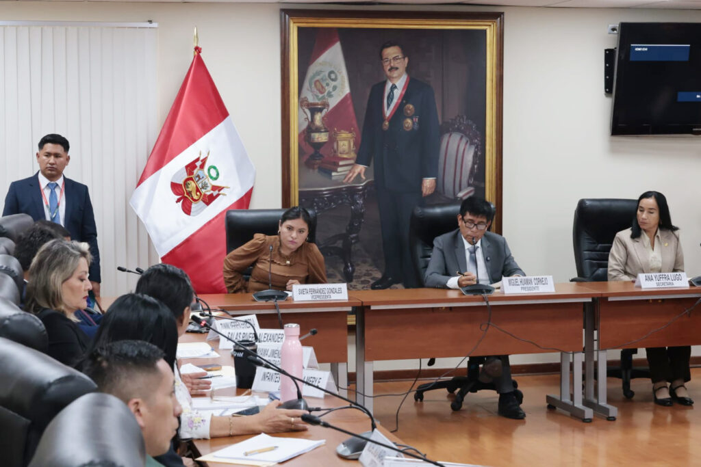 Senado convoca a seis ministros para conocer sus planes de gestión
