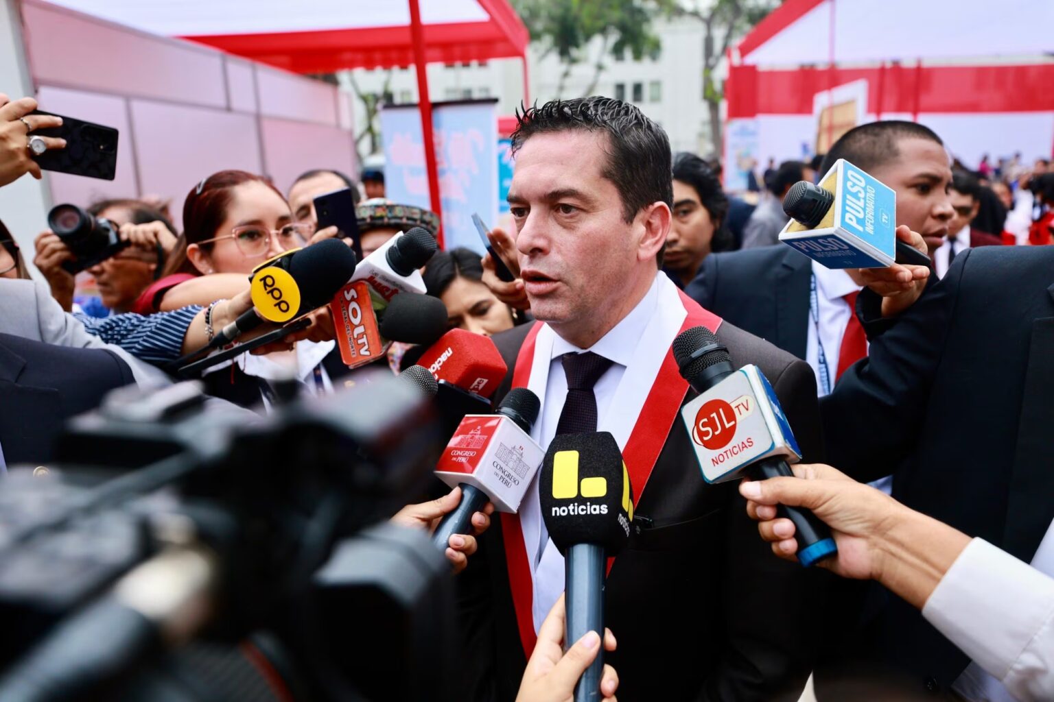 Miguel Torres cuestiona moción de censura de JPP contra César Astudillo: «Rápidos para pedir una censura y poco rápidos para lo que verdaderamente necesita el Perú»
