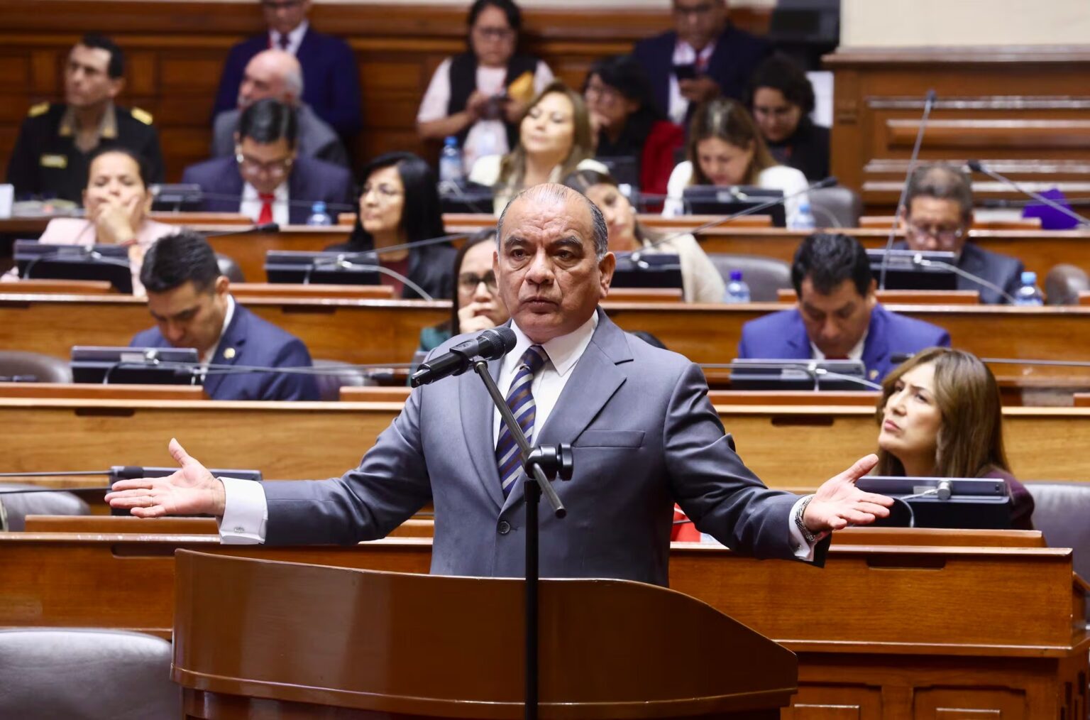 Ahora Nación acuerda no apoyar censura contra ministro del Interior