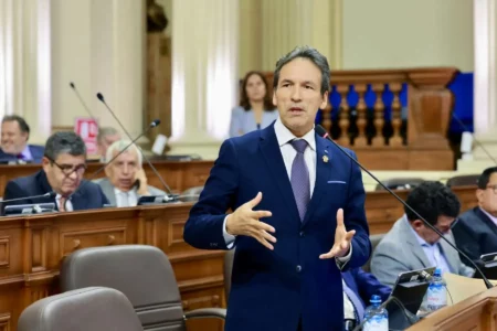 Delegación de facultades: senador pide a diputados evitar obstruccionismo y cumplir plazos