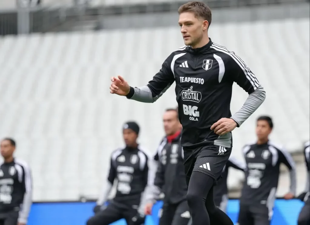 Oliver Sonne fue desconvocado de Perú por lesión y no jugará ante Colombia