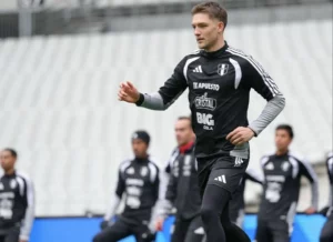 Oliver Sonne fue desconvocado de Perú por lesión y no jugará ante Colombia